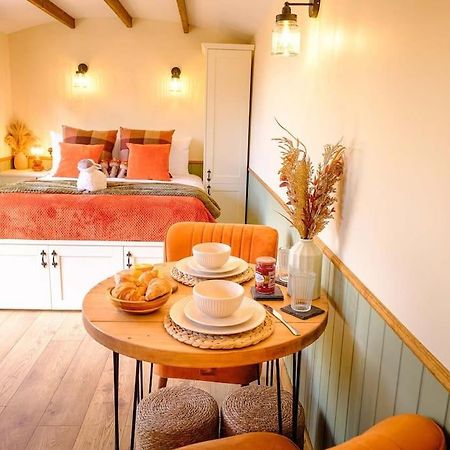 Lintmill Lodges - Heather Shepherds Hut Sorn ภายนอก รูปภาพ