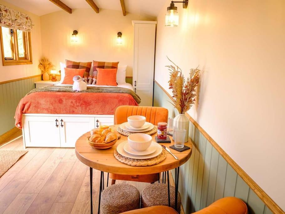 Lintmill Lodges - Heather Shepherds Hut Sorn ภายนอก รูปภาพ