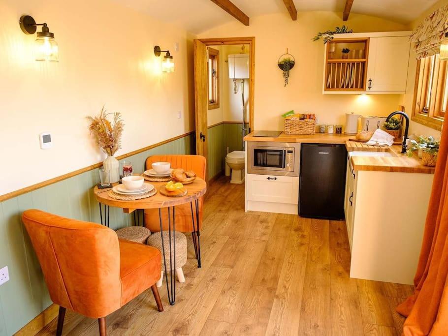 Lintmill Lodges - Heather Shepherds Hut Sorn ภายนอก รูปภาพ